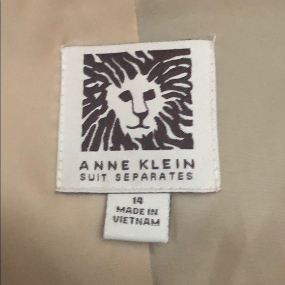 Anne Klein Sports Plaid Woman's Jacket. - Picture 2 of 2